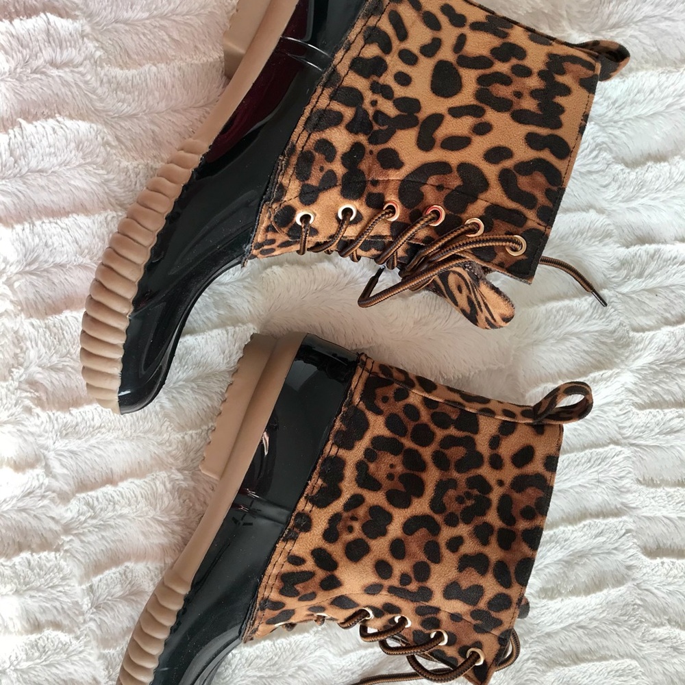 Size 9 cheetah rain boots